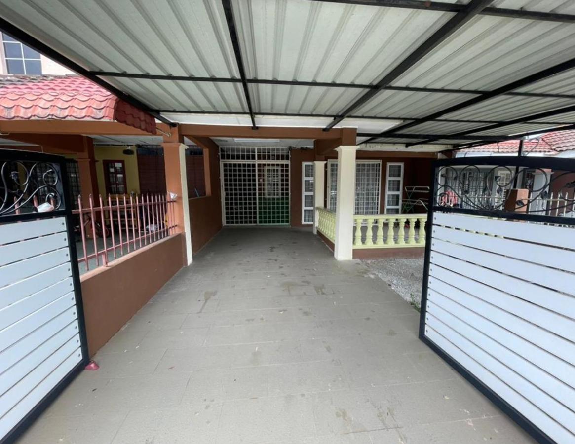 Ilham Homestay Kuantan Exterior photo