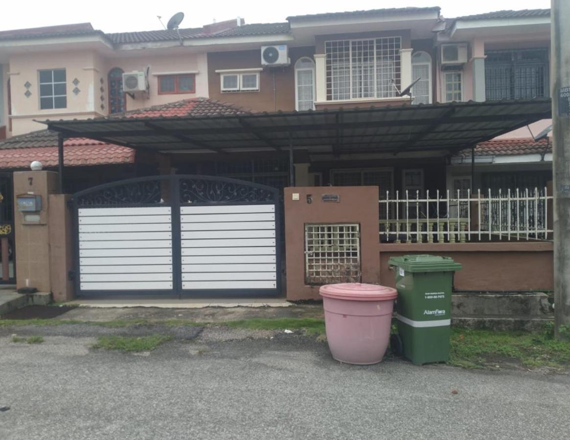 Ilham Homestay Kuantan Exterior photo